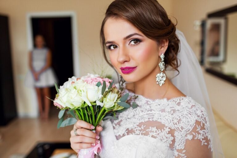 bridal hairstyle for round face